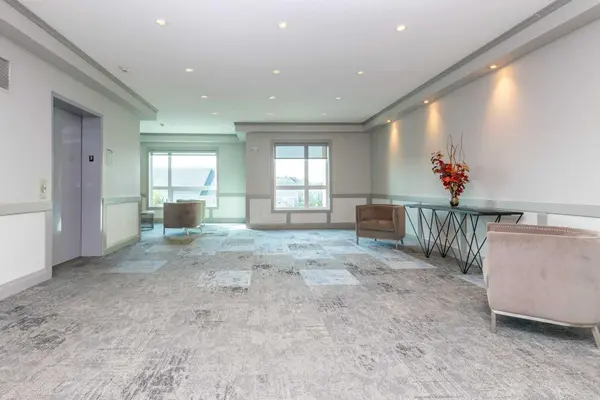 145 Burma Star RD SW #302, Calgary, AB T3E 8A8