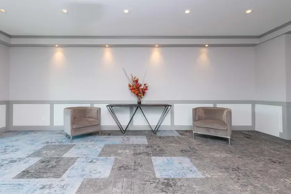 145 Burma Star RD SW #302, Calgary, AB T3E 8A8