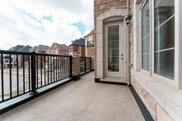 186 Bralorne TRL, Pickering, ON L1V 0G1