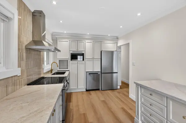 724 Balaton AVE #Main, Pickering, ON L1W 1W4