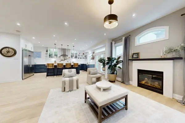 7 Honeyview ST, Vaughan, ON L4K 5S2