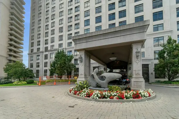 9235 Jane ST #707, Vaughan, ON L6A 0J8