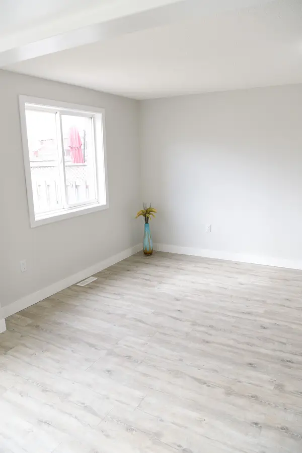 6 Silver Maple CRES, Barrie, ON L4N 8T3