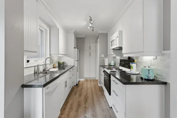 23 Garden AVE, Brampton, ON L6X 1M4