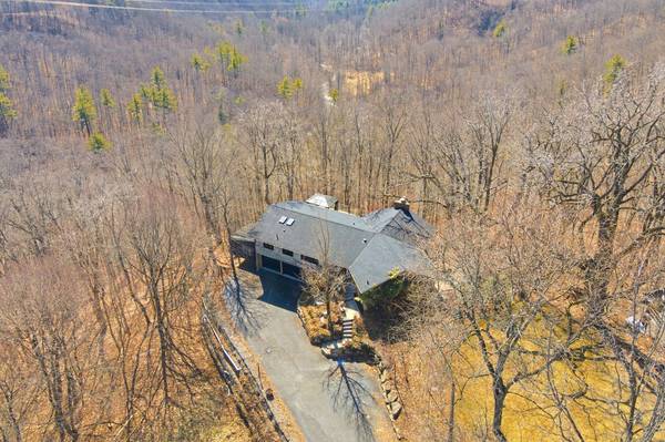 1987 Snake RD, Burlington, ON L7P 4Y1