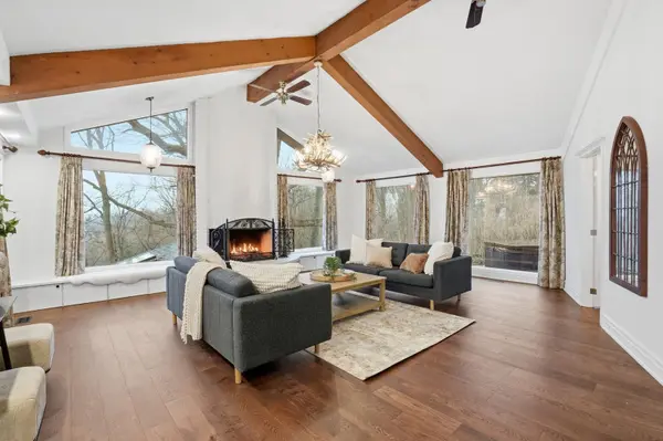 1987 Snake RD, Burlington, ON L7P 4Y1