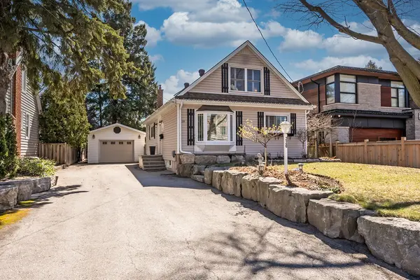 220 Townsend AVE, Burlington, ON L7T 1Z4