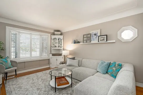 220 Townsend AVE, Burlington, ON L7T 1Z4