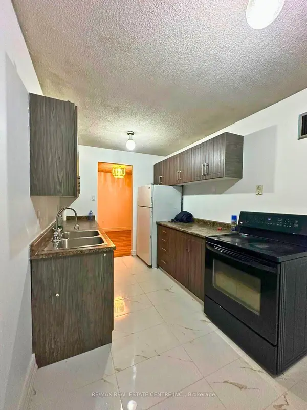 15 Kensington RD #1904, Brampton, ON L6T 3W2