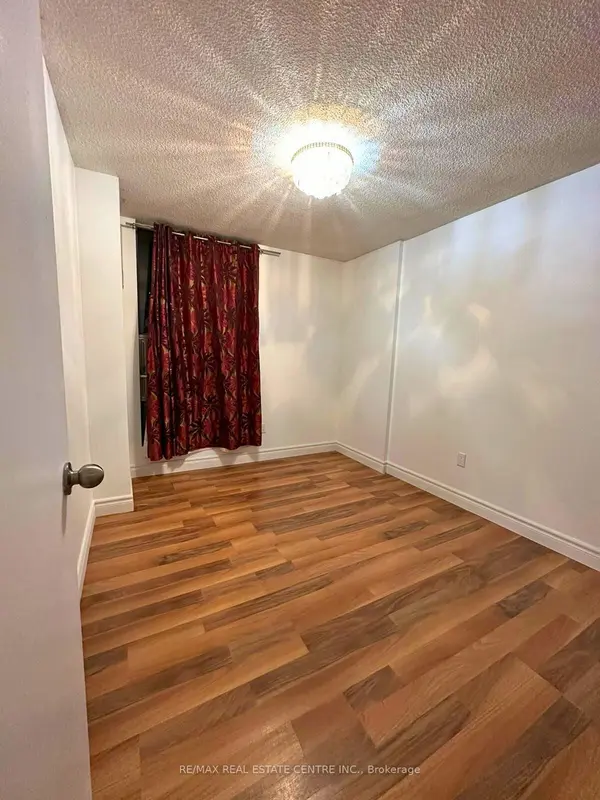 15 Kensington RD #1904, Brampton, ON L6T 3W2