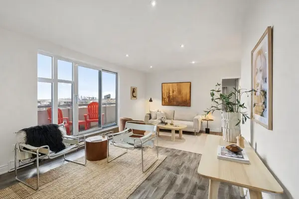 3025 Queen Frederica DR #602, Mississauga, ON L4Y 3A1