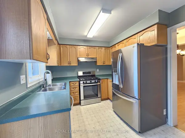 60 Pressed Brick DR, Brampton, ON L6V 4K3