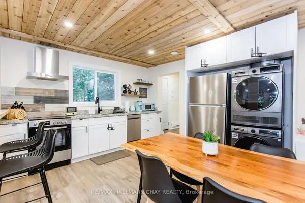 182 Brodie Kay TRL, Huntsville, ON P0B 1L0