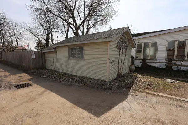 16 Ontario ST N, Lambton Shores, ON N0M 1T0