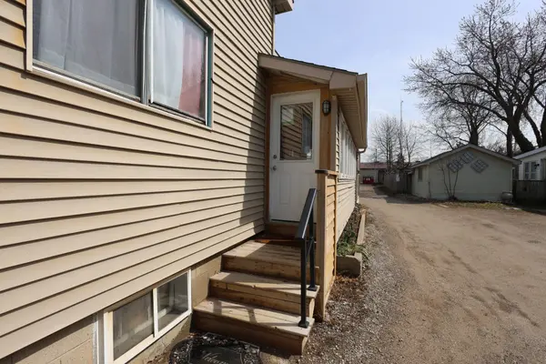 18 Ontario ST N, Lambton Shores, ON N0M 1T0