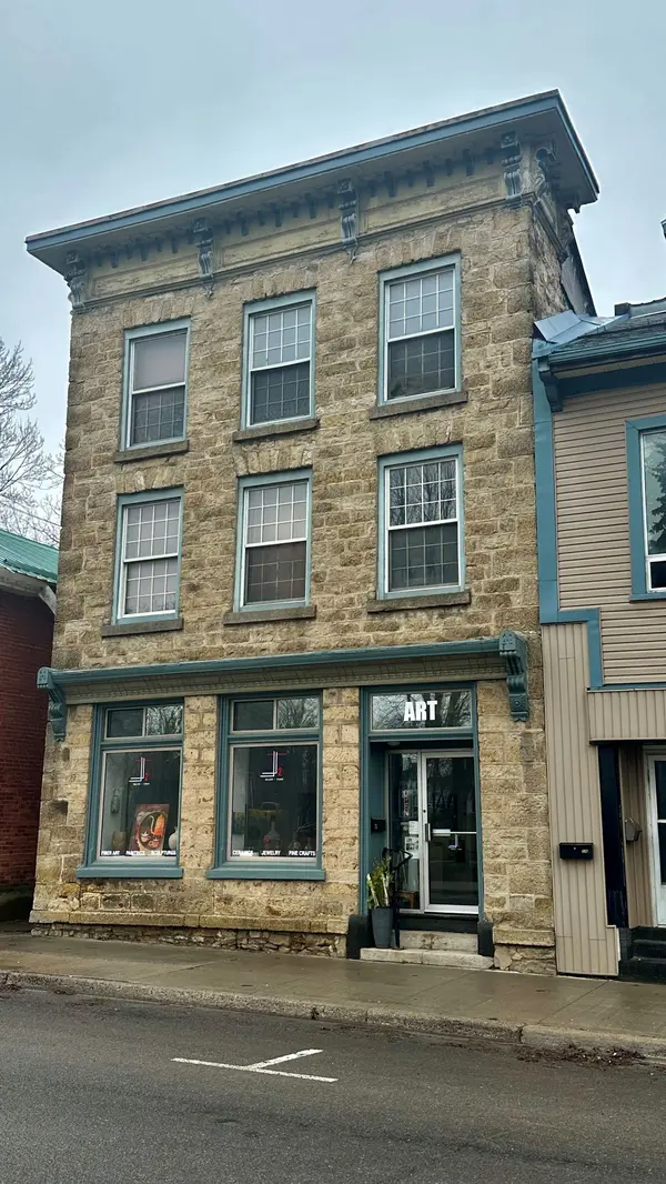 25-33 King ST E, Gananoque, ON K7G 1E8