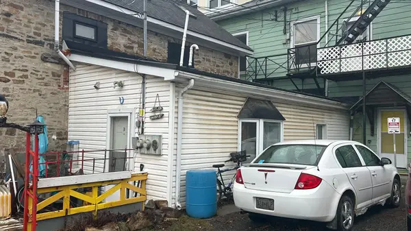 25-33 King ST E, Gananoque, ON K7G 1E8