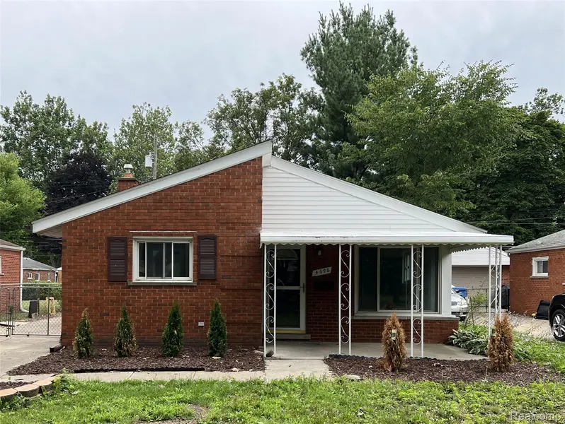4696 Roosevelt BLVD, Dearborn Heights, MI 48125