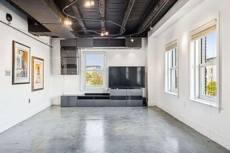 329 E Colorado Boulevard #305, Dallas, TX 75203