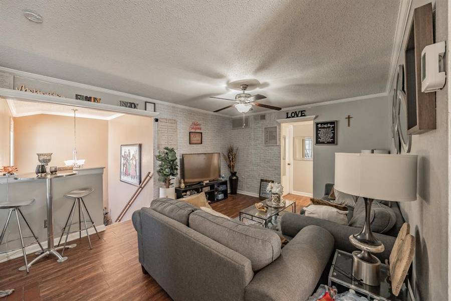 623 Ridgeline Drive, Hurst, TX 76053