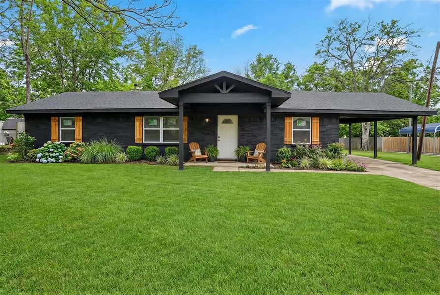 2247 W Sherman Street, Paris, TX 75460