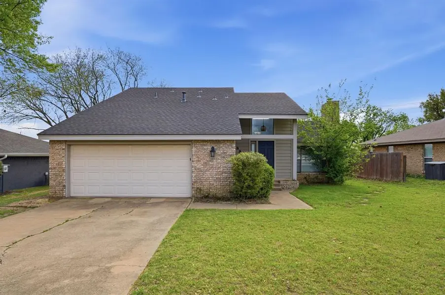 1885 Cliff View Drive, Lewisville, TX 75077