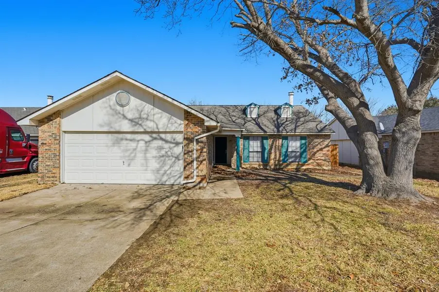 2117 Newbury Drive, Arlington, TX 76014