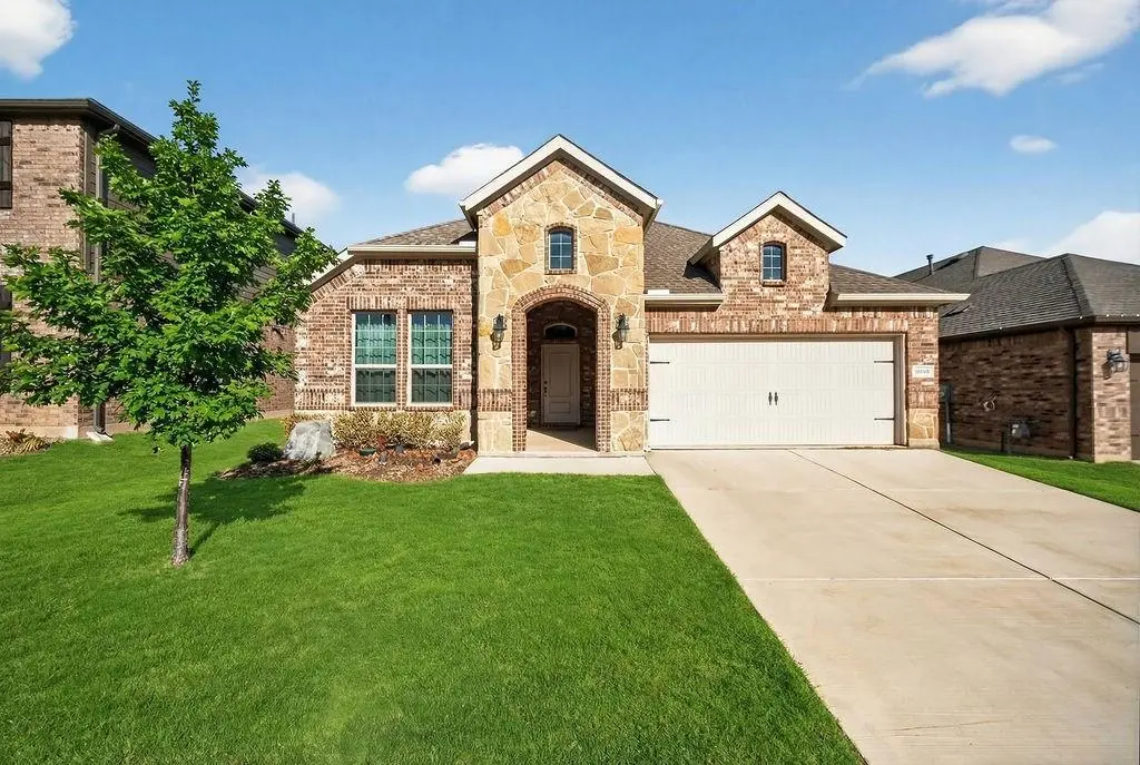 10601 Autumn Leaves Lane, Aubrey, TX 76227