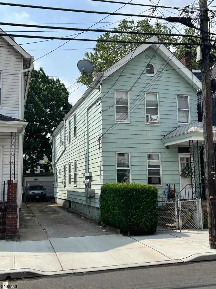 323 William St, Harrison Town, NJ 07029