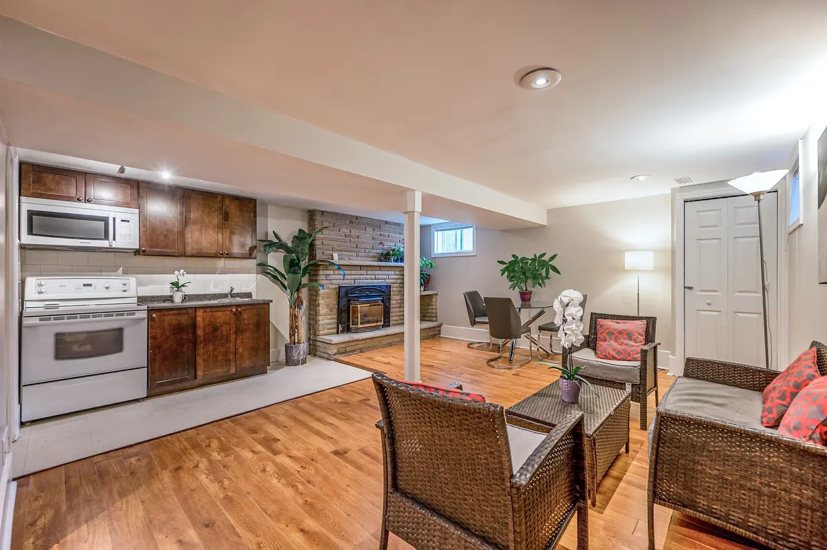 182 Lawrence AVE W #Lower, Toronto C04, ON M5M 1A8