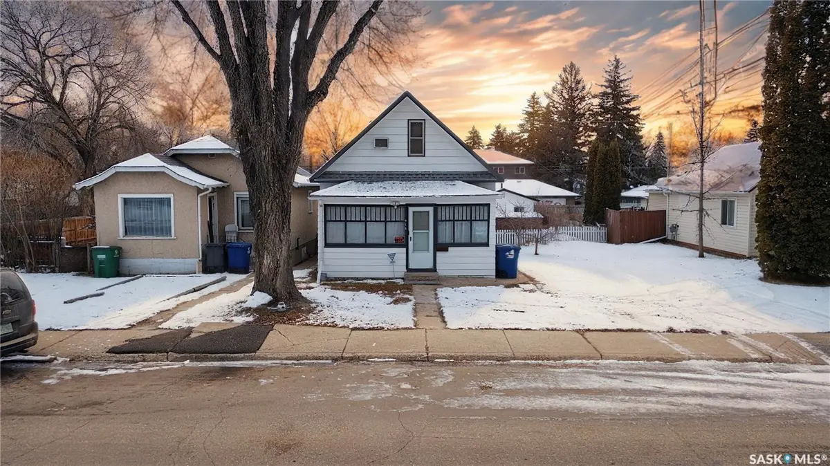 416 T AVENUE S, Saskatoon, SK S7M 3B2