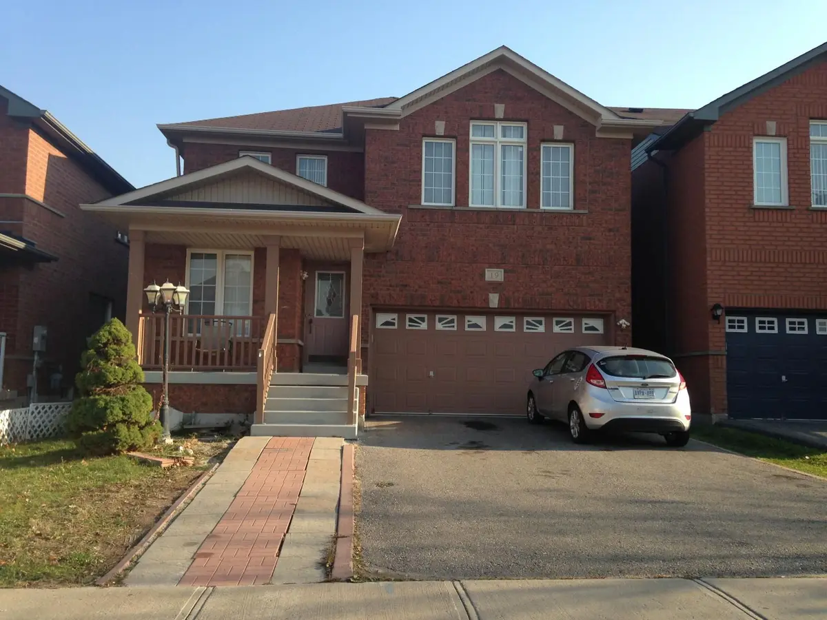19 Fairhill AVE, Brampton, ON L7A 2A9
