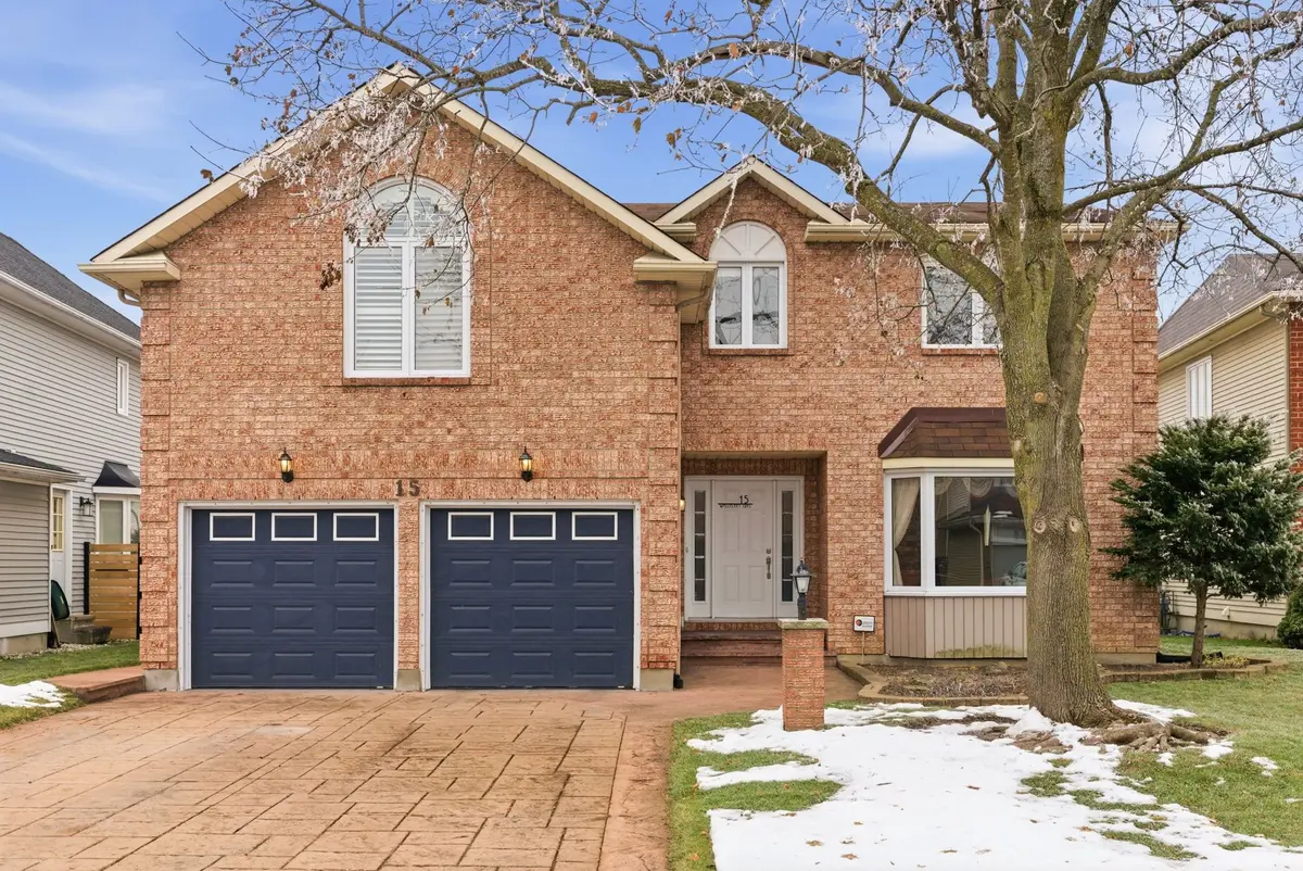 15 Wellfleet CRES, Barrhaven, ON K2J 2Y3