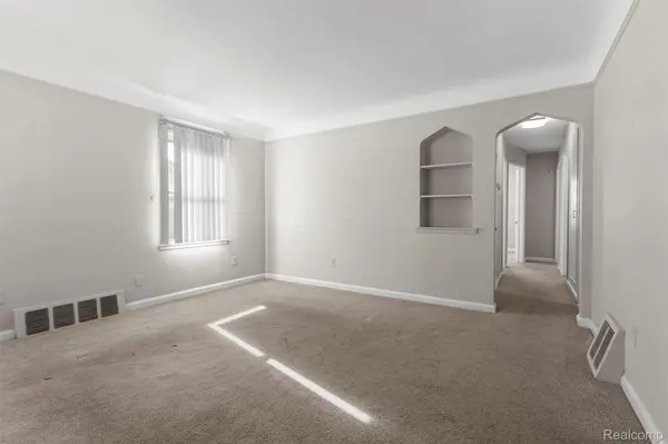 7521 N SILVERY LN, Dearborn Heights, MI 48127