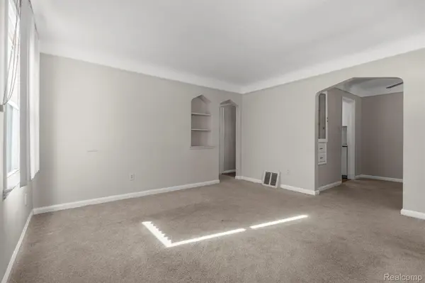 7521 N SILVERY LN, Dearborn Heights, MI 48127