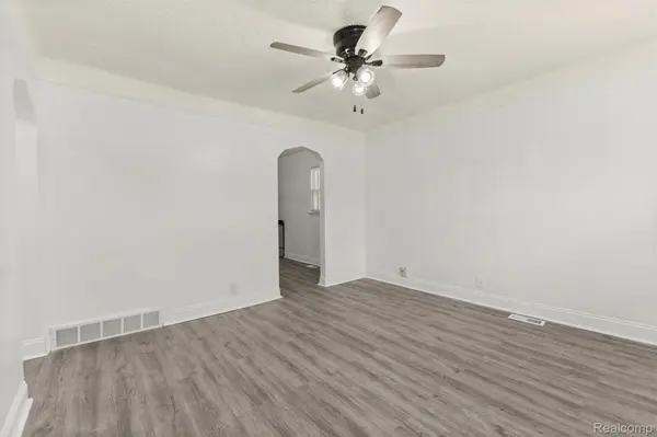 4721 Jackson ST, Dearborn Heights, MI 48125