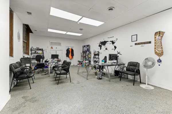 12950 Lyndon ST, Detroit, MI 48227