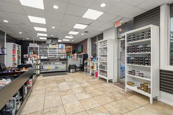 25462 Ford RD, Dearborn Heights, MI 48127