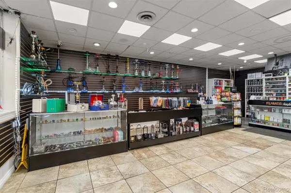 25462 Ford RD, Dearborn Heights, MI 48127