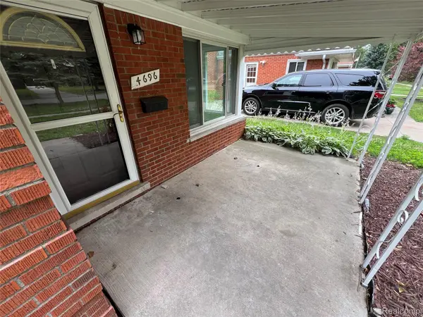 4696 Roosevelt BLVD, Dearborn Heights, MI 48125