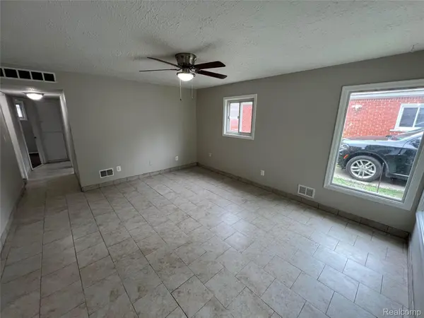 4696 Roosevelt BLVD, Dearborn Heights, MI 48125