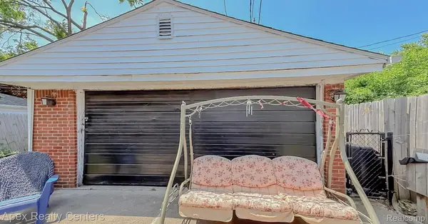 15257 Paris ST, Allen Park, MI 48101