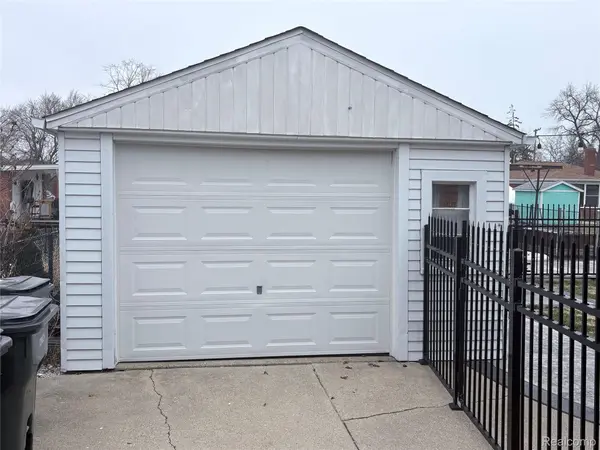 22435 Lange ST, St. Clair Shores, MI 48080