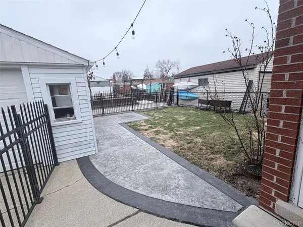 22435 Lange ST, St. Clair Shores, MI 48080