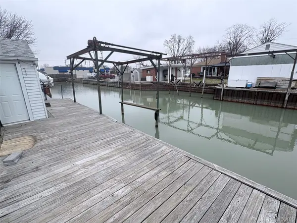 22435 Lange ST, St. Clair Shores, MI 48080