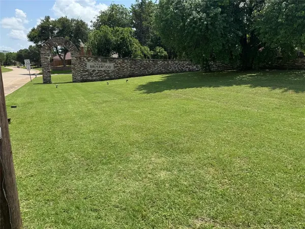 1701 Plum Creek Drive, Desoto, TX 75115