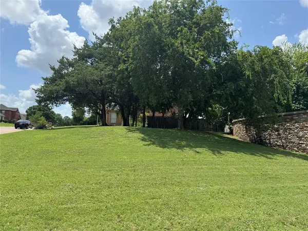 1701 Plum Creek Drive, Desoto, TX 75115