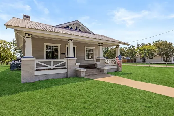 802 N Church Street, Decatur, TX 76234