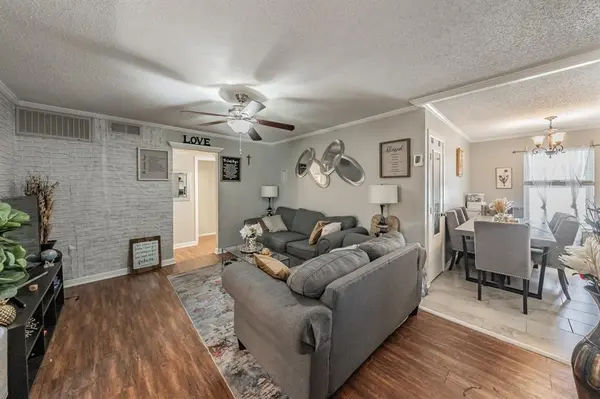 623 Ridgeline Drive, Hurst, TX 76053