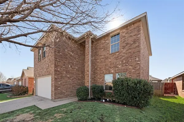 1612 Chivalry Lane, Fort Worth, TX 76140